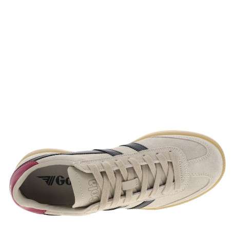 Tennis beiges en cuir nubuck avec un talon plat et des lacets - Image 4