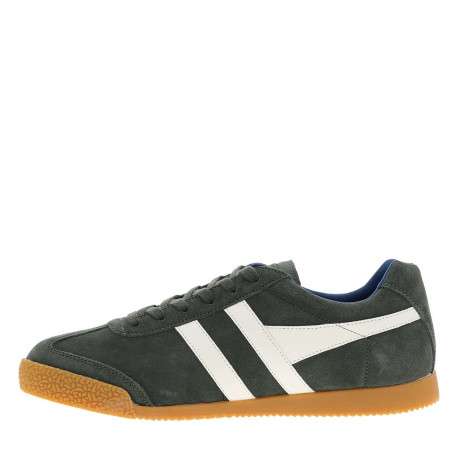 Tennis kaki en cuir nubuck avec un talon plat et des lacets