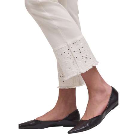 Pantalon en coton écru uni pourvu d'une coupe flare et de multiples poches - Image 6