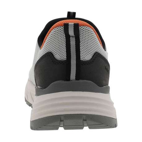 Sneakers grises à talon compensé bas avec une fermeture slip-on - Image 6