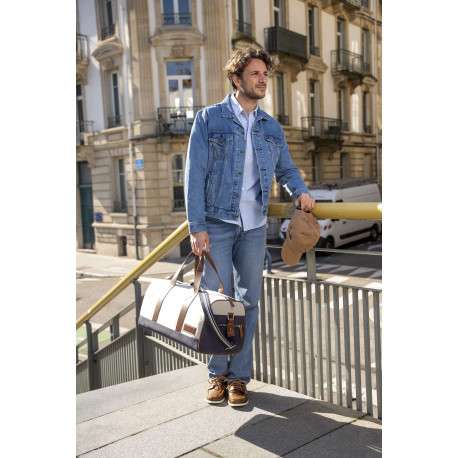 Casquette beige unie en coton avec une boucle de fermeture et nom iconique brodé - Image 4