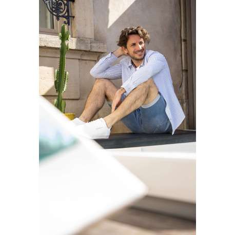 Chemise en coton bleu clair à rayures pourvue d'un col français - Image 6