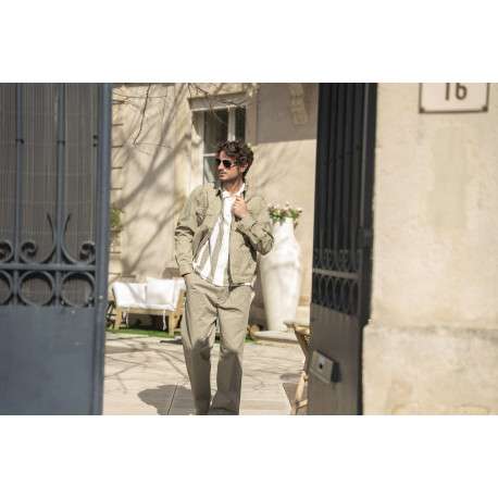 Blouson en coton kaki à coupe ajustée pourvu d'un col chemise - Image 9
