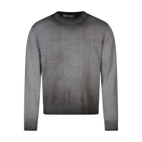 Pull en coton biologique noir uni pourvu d'un col rond et d'un aspect fumé