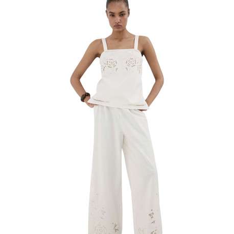 Pantalon en coton mélangé écru uni pourvu de détails brodés et ajourés - Image 5