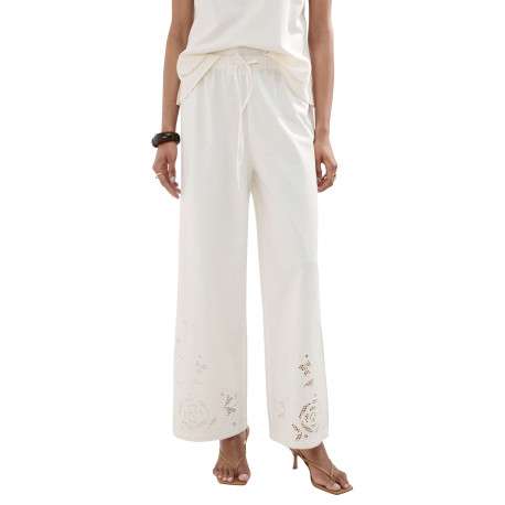 Pantalon en coton mélangé écru uni pourvu de détails brodés et ajourés - Image 6