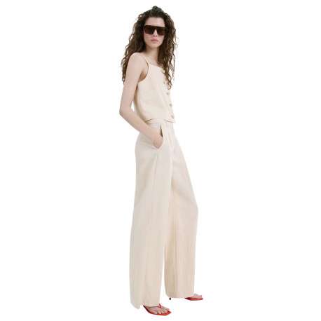 Pantalon beige uni pourvu d'une coupe droite et de passants pour la ceinture - Image 3