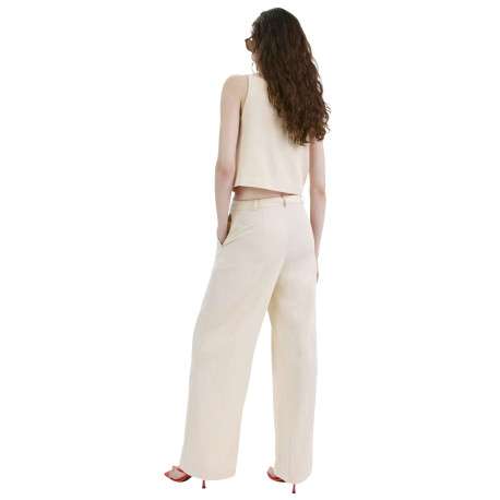 Pantalon beige uni pourvu d'une coupe droite et de passants pour la ceinture - Image 4