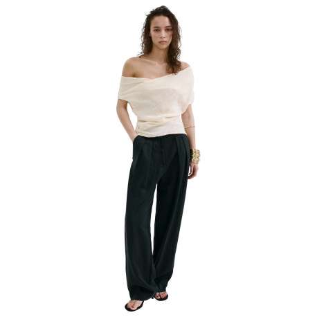 Pantalon noir uni pourvu d'une coupe large et de passants pour la ceinture - Image 3