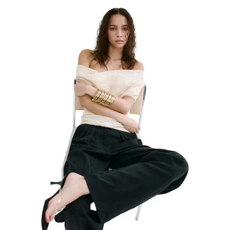 Pantalon noir uni pourvu d'une coupe large et de passants pour la ceinture - Image 6