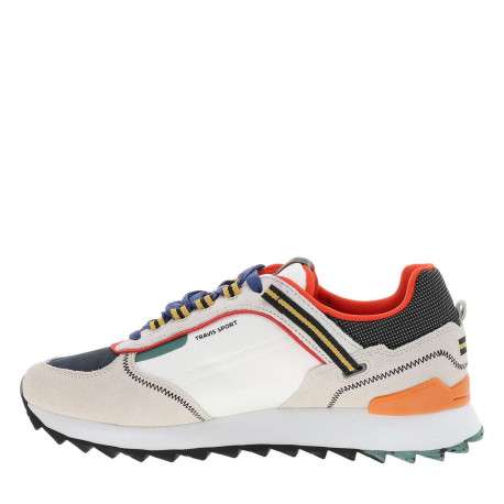 Baskets running blanches en cuir avec un talon plat et des lacets