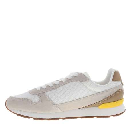 Baskets blanches et beiges en cuir avec un talon plat et des lacets