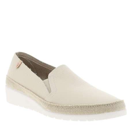 Mocassins beiges en cuir avec un talon compensé bas et à slip-on - Image 3