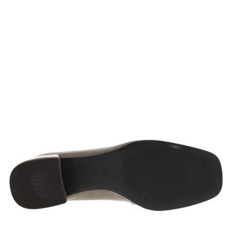 Mocassins taupes vernis avec un bijou or et à talon décroché bas - Image 5