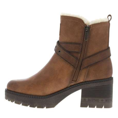 Boots cognac à talon décroché moyen avec un zip et une boucle décorative