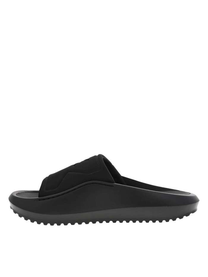 Claquettes noires à semelle...