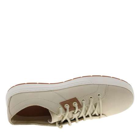 Tennis beiges en cuir avec un talon plat et des lacets ronds tressés - Image 4