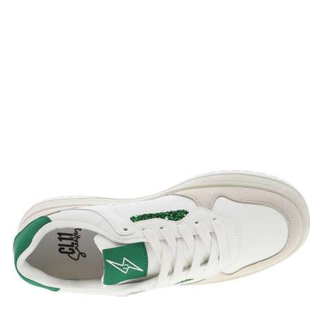 Tennis blanches et beiges avec des détails verts et à semelle plate - Image 4