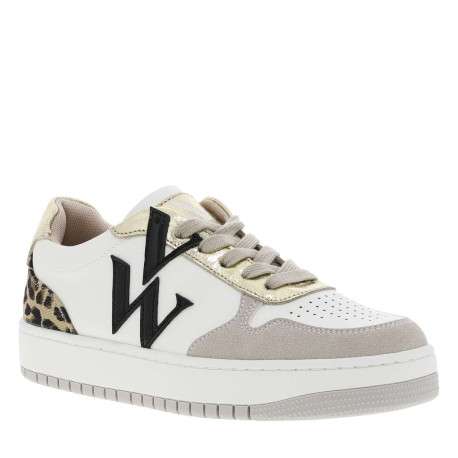 Tennis taupe à talon plat et à lacets plats beige avec monogrammes noirs - Image 3