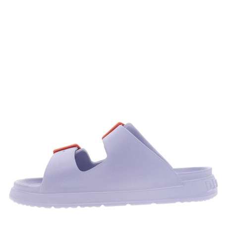 Mules violettes à semelle plate avec une fermeture à boucle à ardillon