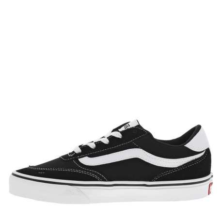 Baskets noires avec des surpiqûres blanches et à semelle plate