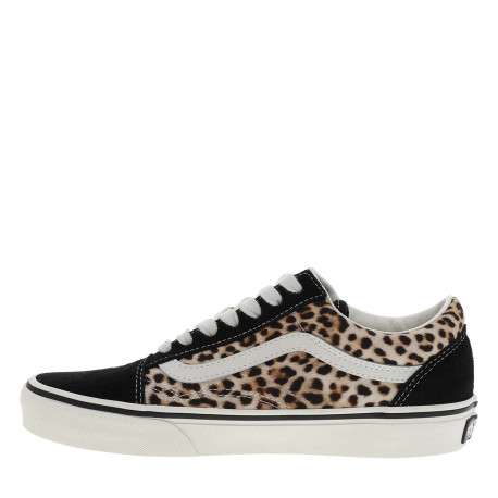 Baskets léopard en cuir avec un talon plat et des lacets blancs