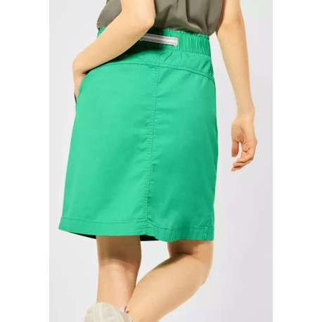 Mini-jupe verte unie pour femme avec élastique à la ceinture - Image 3