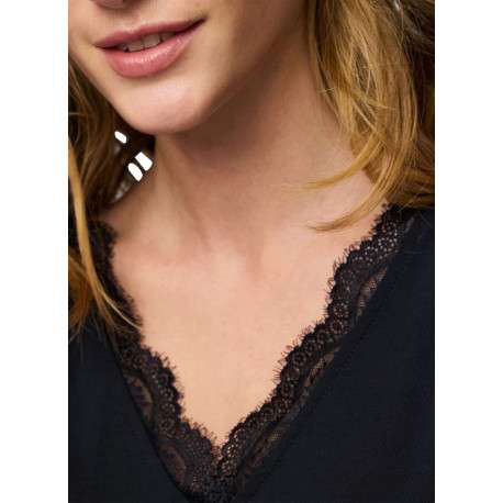 T-shirt noir uni avec une coupe droite et un col V en dentelle - Image 6
