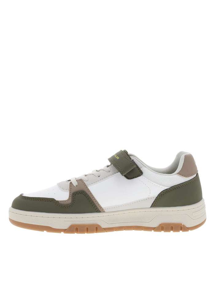 Baskets kaki avec un talon...