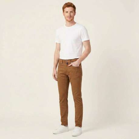 Pantalon en coton camel uni avec une coupe ajustée et une taille intermédiaire - Image 3