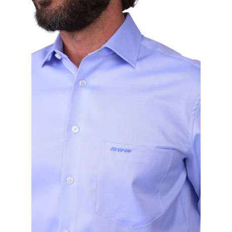 Chemise en coton bleu ciel unie avec une coupe droite et un col à revers - Image 4