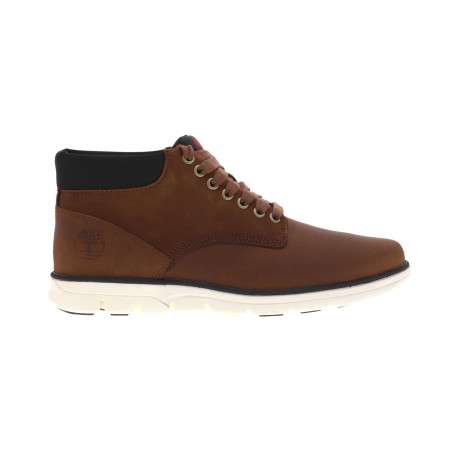 Baskets montantes en cuir marron avec des lacets tressés et œillets métalliques