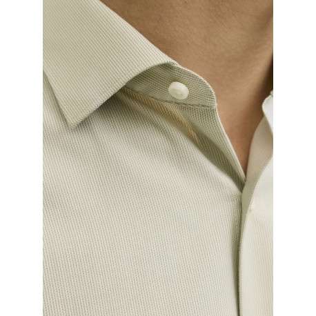 Chemise en coton biologique verte unie avec une coupe slim et un col à français - Image 2