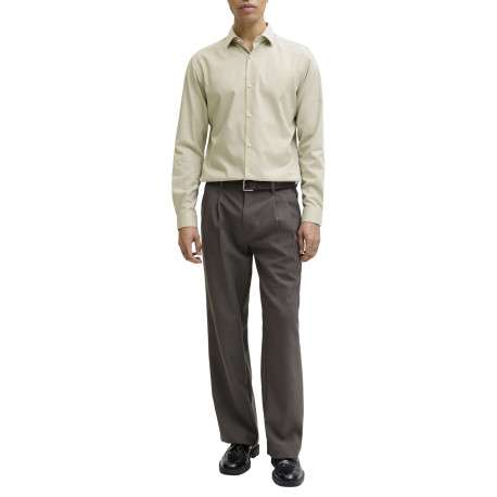 Chemise en coton biologique verte unie avec une coupe slim et un col à français - Image 3