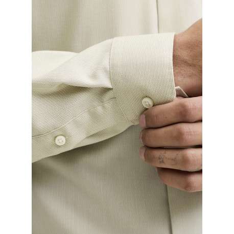 Chemise en coton biologique verte unie avec une coupe slim et un col à français - Image 7