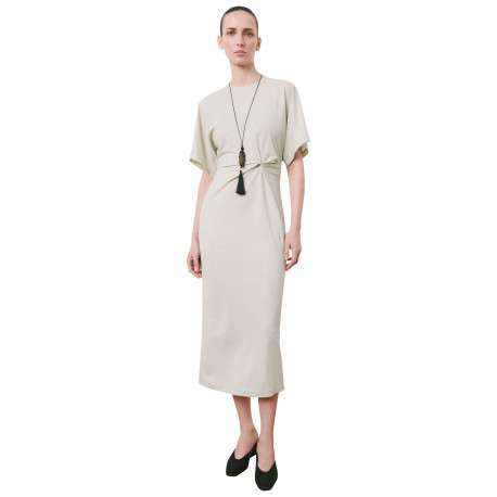 Robe longue beige unie pourvue de manches courtes et d'une coupe ajustée - Image 2