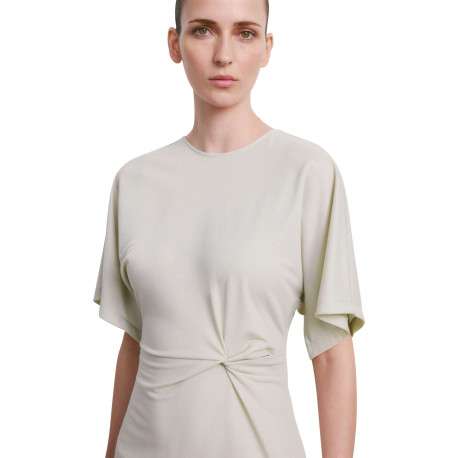 Robe longue beige unie pourvue de manches courtes et d'une coupe ajustée - Image 5