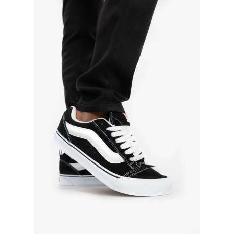 Baskets basses Knu Skool en cuir noires avec une forme large et des lacets plats - Image 2