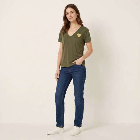 T-shirt kaki uni avec une coupe droite et un coeur imprimé à la poitrine - Image 3