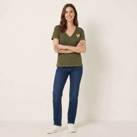 T-shirt kaki uni avec une coupe droite et un coeur imprimé à la poitrine - Image 4