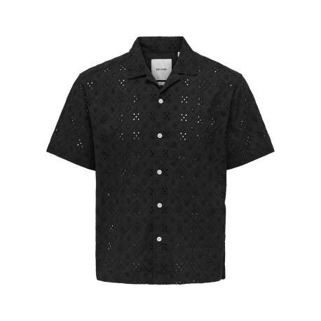 Chemise en coton noire unie avec une coupe droite et un col à revers