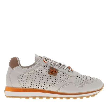 Baskets running en cuir blanches à talon plat avec des aérations sur le pourtour - Image 2