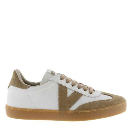 Tennis en cuir beiges à talon plat avec un patch de la marque sur la languette - Image 2