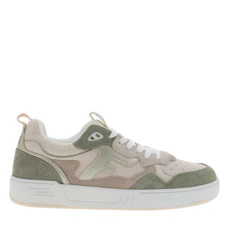 Baskets en cuir beiges à talon plat avec un logo doré cousu sur le côté