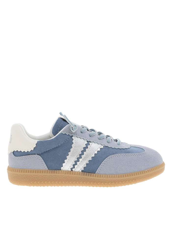 Tennis bleues avec un talon...
