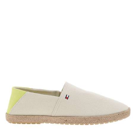 Espadrilles beiges avec un talon à talon plat et fermeture slip-on - Image 2