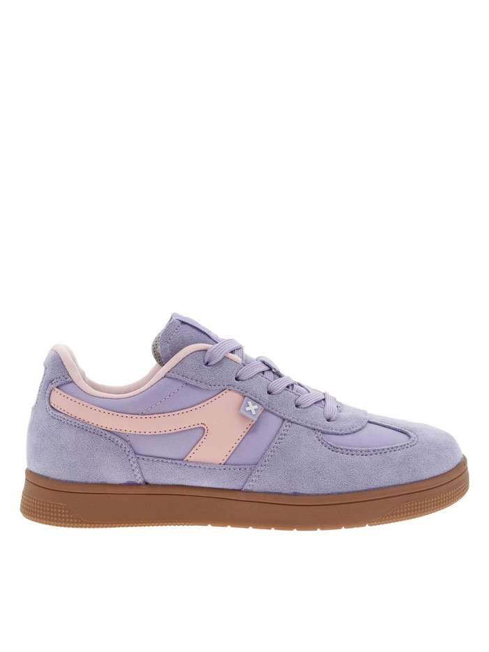 Tennis lilas à talon plat...