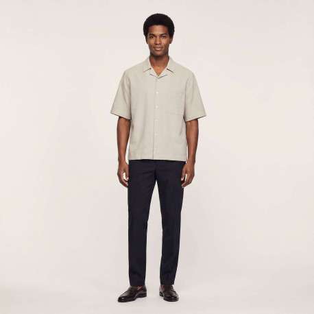 Chemise beige à coupe droite pourvue d'un col cubain et de manches courtes - Image 2
