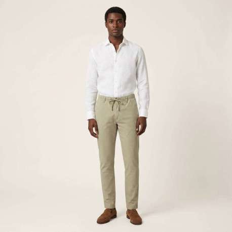 Pantalon chino en coton et lin mélangé beige uni pourvu d'une coupe slim - Image 4