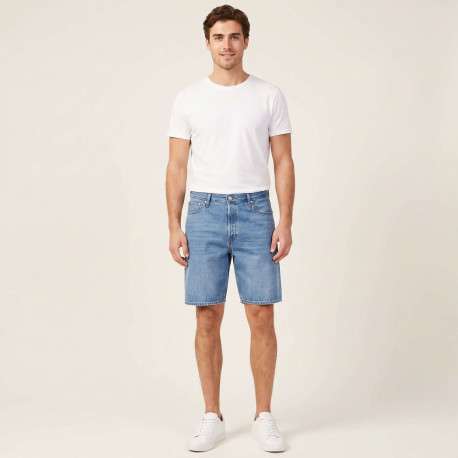 Short en coton bleu délavé avec une coupe droite et 1 bouton de fermeture - Image 3